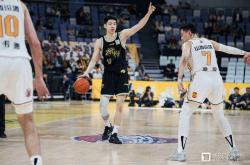 如意娱乐平台 ： 又见绝平！广厦男篮与金州勇士鏖战至终场，谢震业读秒救主